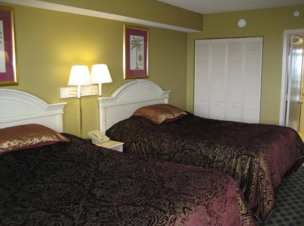 2 Queen size beds with 14 inch pillow top mattresses with Luxury Bedding
