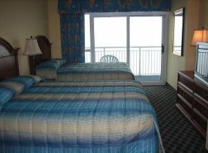 2 queen beds - private TV with DVD player - private closet